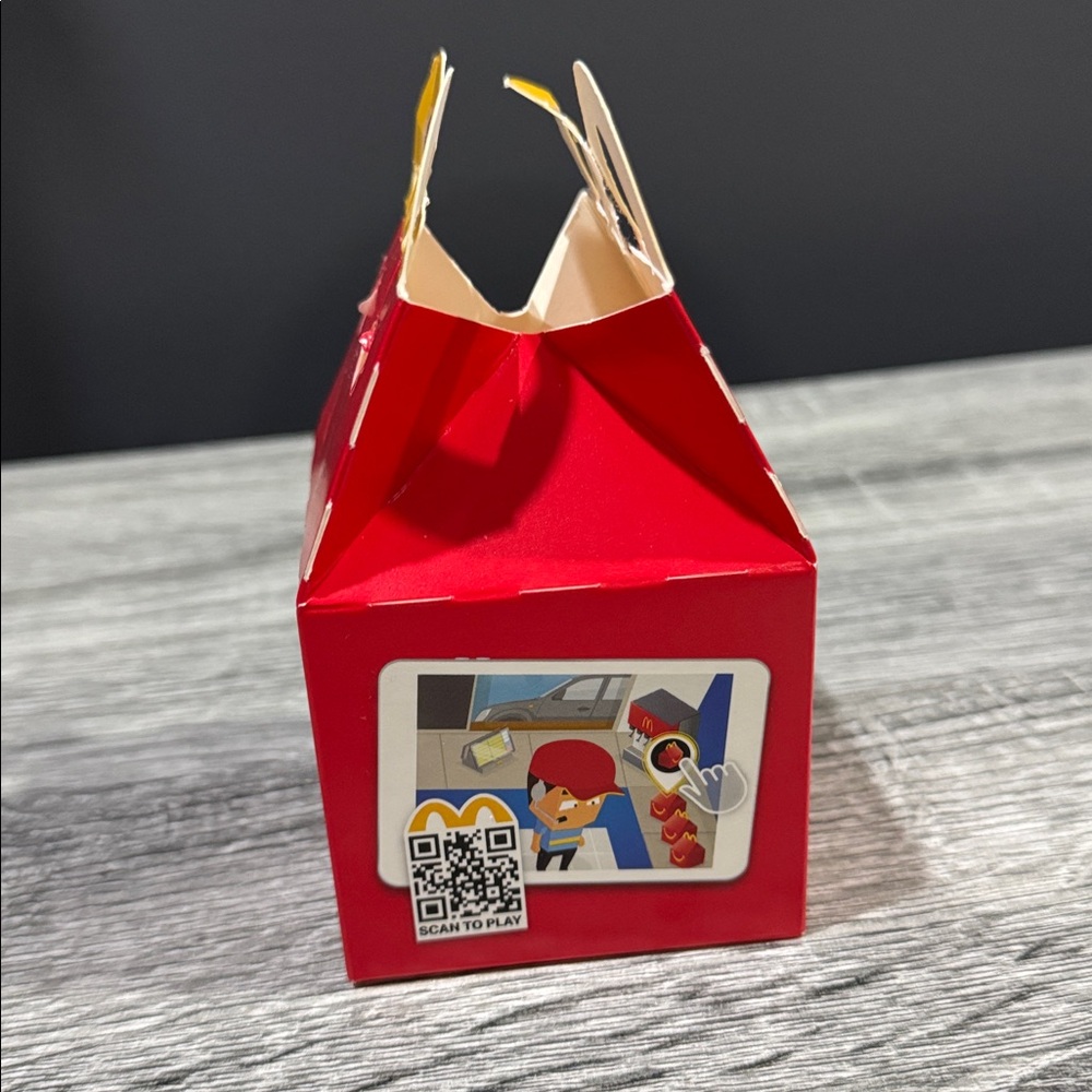 McDonald’s | Lil’ McDonalds: Golden Happy Meal (2025) - Happy Meal Toy - Picture 3 of 13